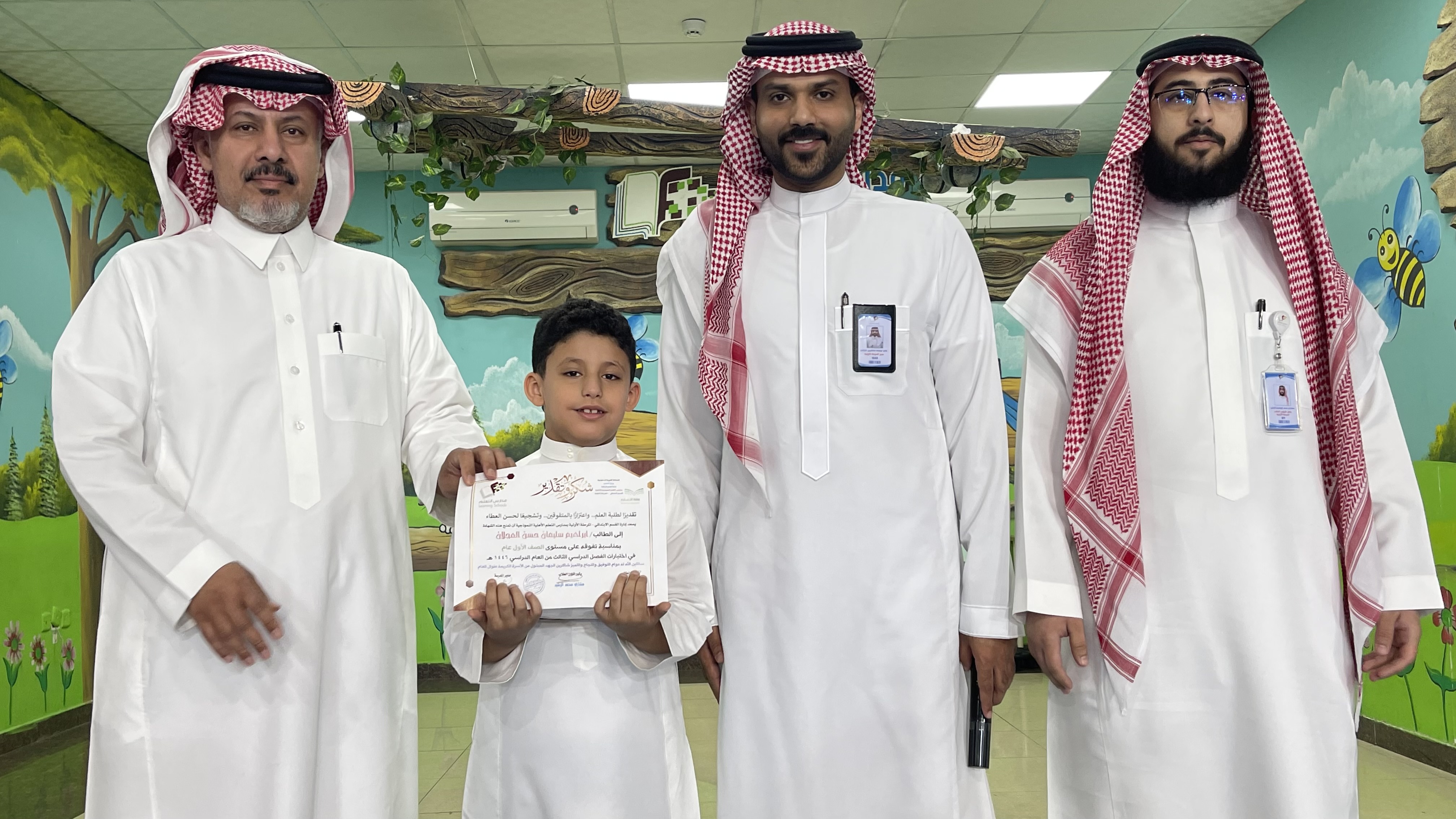 تكريم الطلاب المتفوقين عن العام الماضي بالمرحلة